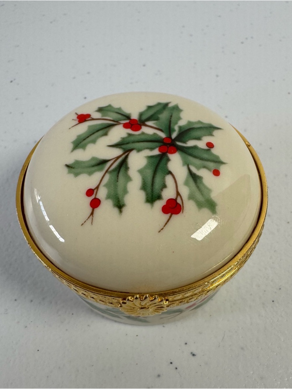 Vintage LENOX Holly Berry Porcelain Round Hinged Holiday Trinket Box Gold Trim